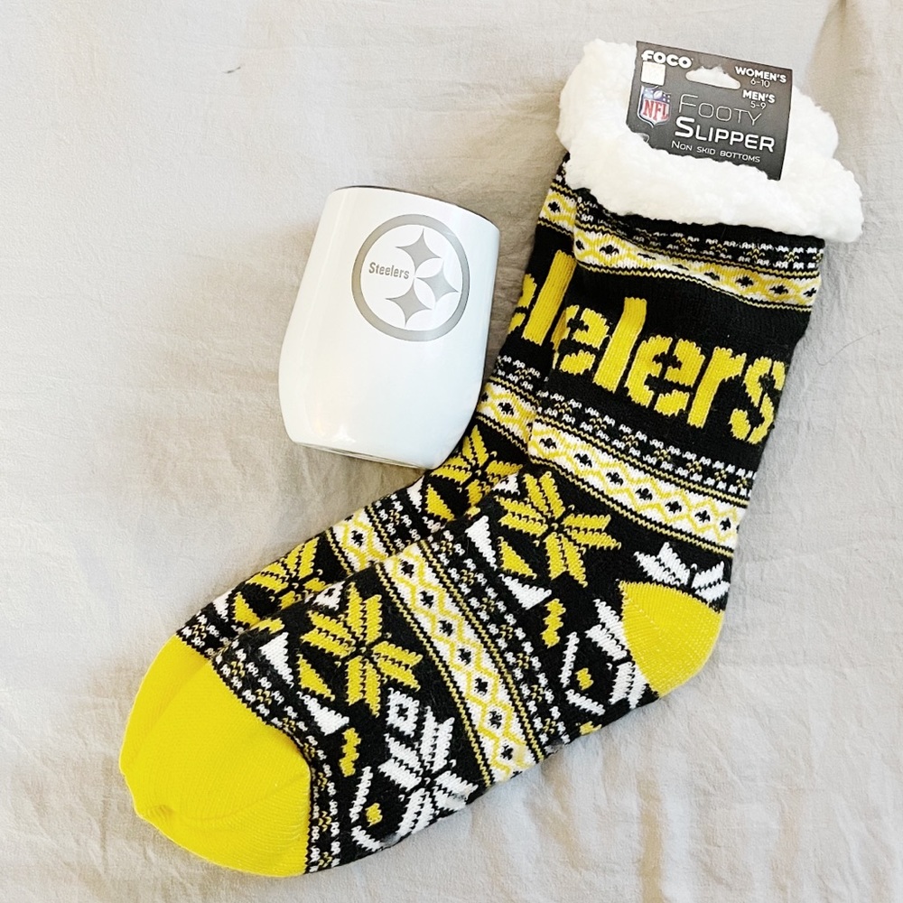 BUNDLE DEAL: Steeler Footy Slipper Socks and Tumbler.